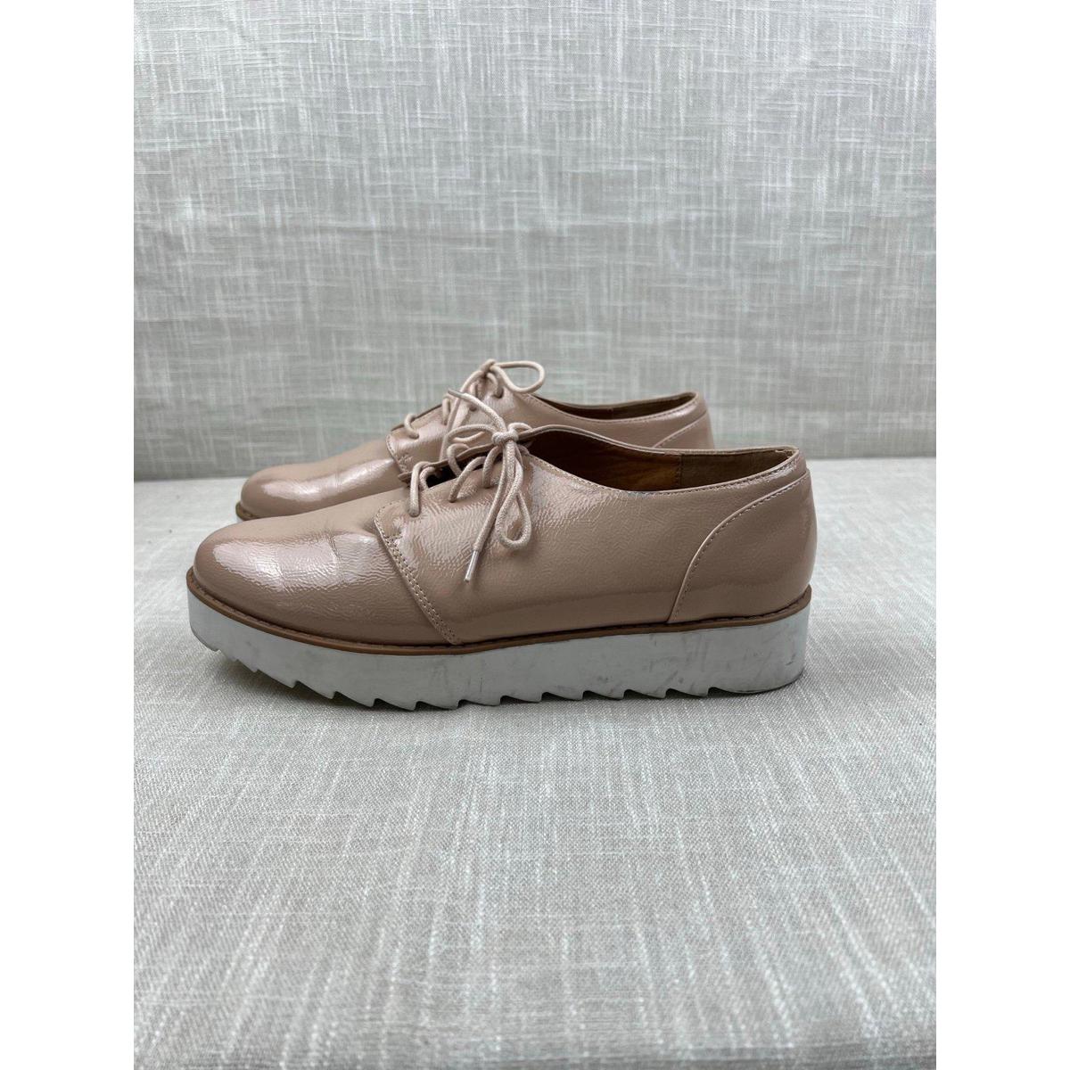 Women's Beige Leather Oxford Shoes With White Platform Sole Size 11
